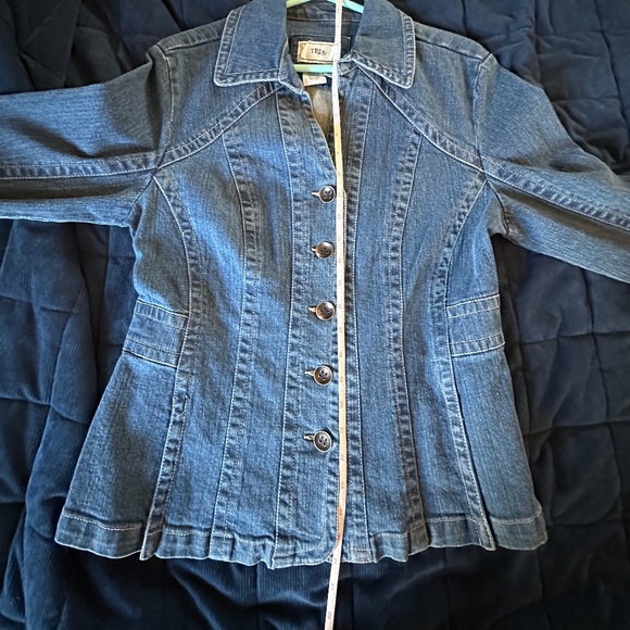 EUC TRIA Fitted Jean Jacket Stretchy Denim Size M - Picture 8 of 8